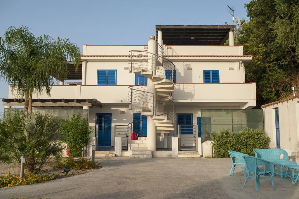 Magico Appartamenti Scafa - Marina Capo dʼOrlando Extérieur photo