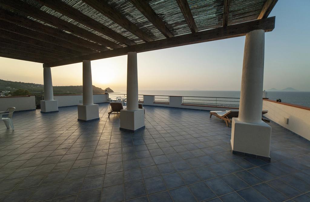 Magico Appartamenti Scafa - Marina Capo dʼOrlando Extérieur photo